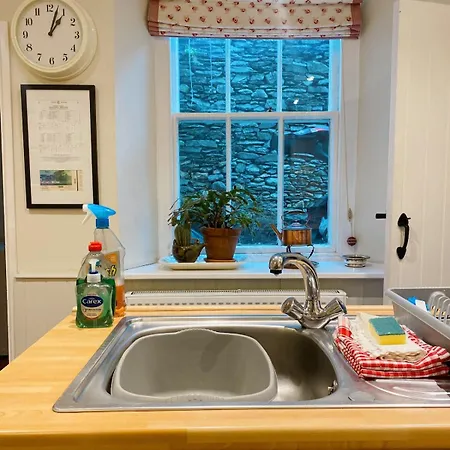 בית נופש Lakeland Cottage, Bowness, Parking