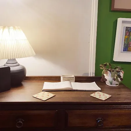 בית נופש Lakeland Cottage, Bowness, Parking