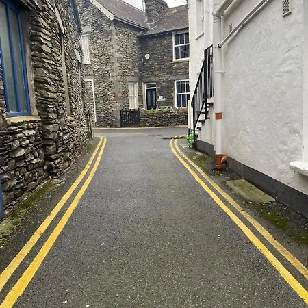 בית נופש Lakeland Cottage, Bowness, Parking